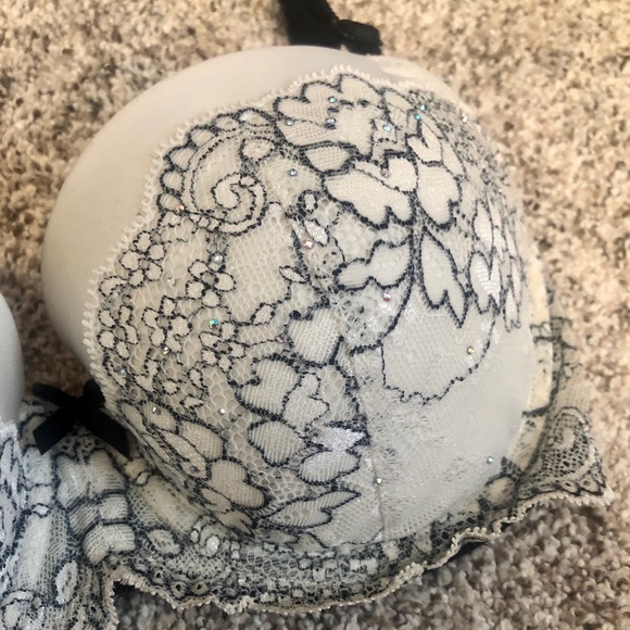 Victoria’s Secret Dream Angels Demi Bra - Picture 4 of 5